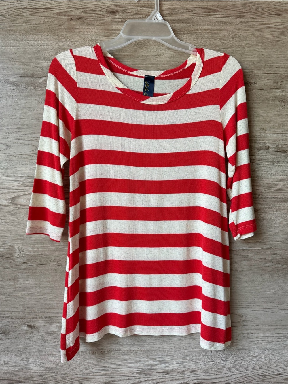 Red White Striped 3/4 Sleeve Wide Scoop Neck Top Small Soft Stretchy Knit Shirt
